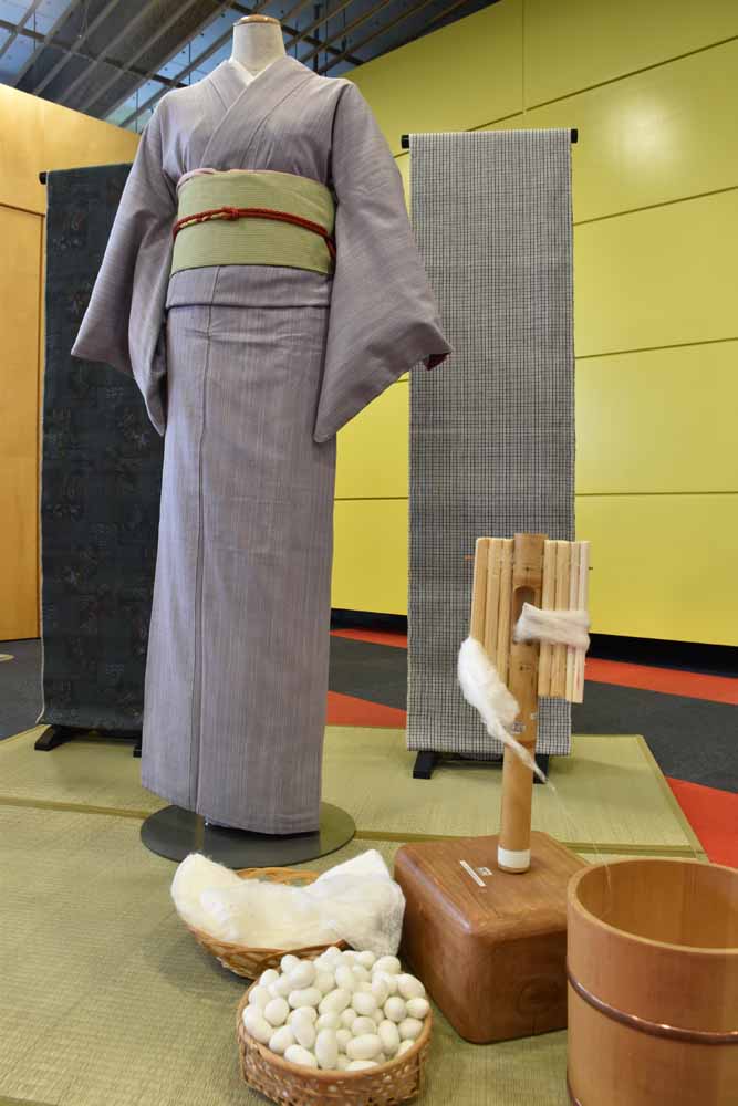日本最古の歴史を持つ高級絹織物の結城紬